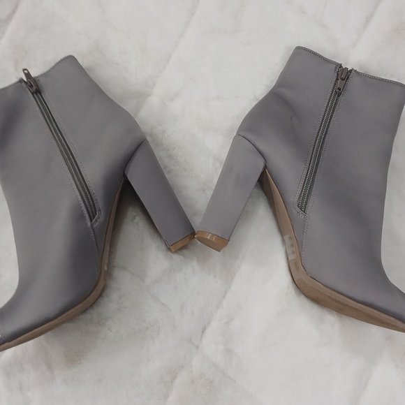 New Women Wild Diva Satin Peep Toe Block Heel Bootie Size 8 - Picture 6 of 7